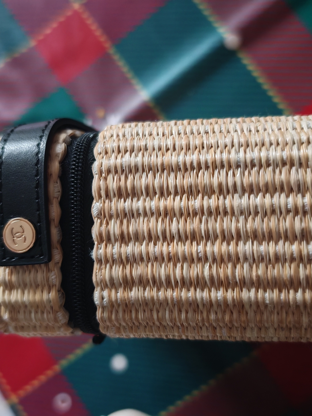 Chanel Les Beiges woven straw/raffia makeup vanity case - Picture 6 of 11